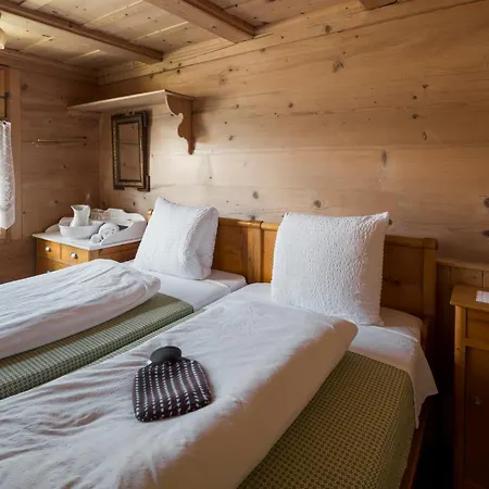 Waldrand Hotel *